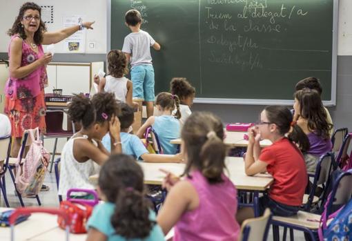 Alumnos en clase en un colegio de Valencia