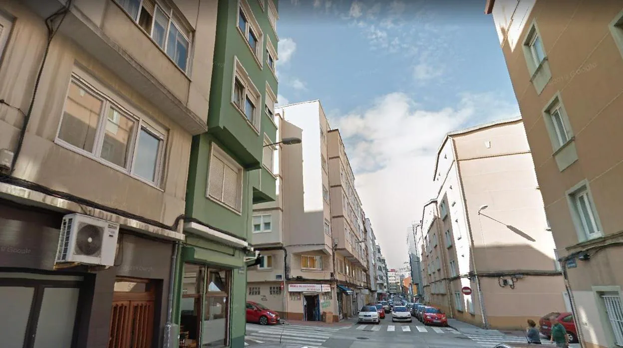 La mujer buscó refugio en un bar de la calle San Isidoro, en La Coruña