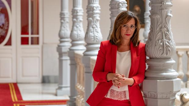 La alcaldesa purgada por el PSOE: «Cómo iba a imaginar que por pactar con el PP me iban a expulsar»