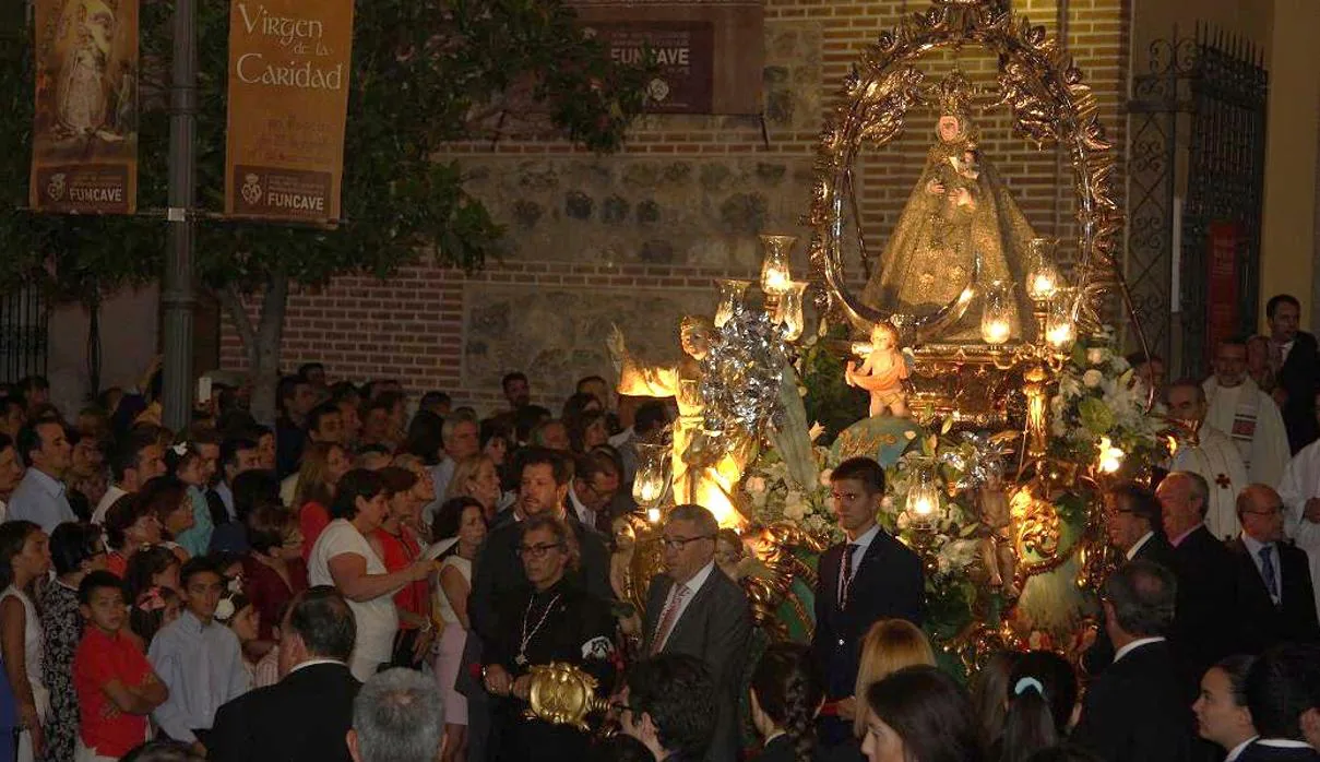 Procesión en Illescas con la Virgen de la Caridad