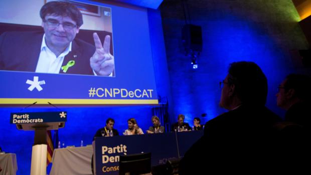 Puigdemont afila «la Crida» mientras decide si dinamita el PDECat