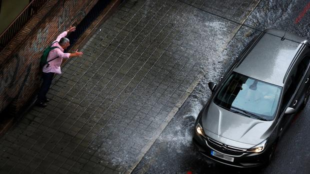 La DANA deja en la Comunidad Valenciana granizo, tormentas eléctricas y rescates de atrapados en coches