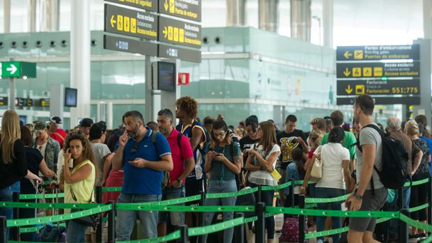 El personal de tierra de Iberia da marcha atrás y mantiene la huelga en El Prat