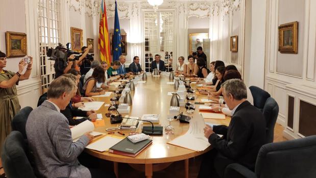 El tripartito tumba todas las comparecencias del Consell en las Cortes Valencianas