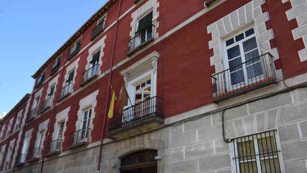 El palacio que conserva la muralla cristiana de Madrid y el único viaje de agua visitable