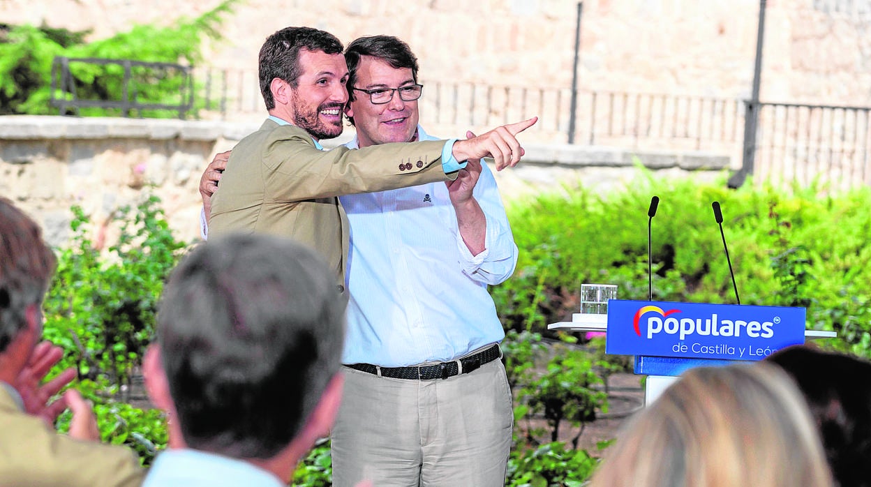 Casado y Mañueco, este domingo en el Parador de Ávila