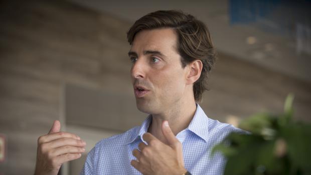 Montesinos recuerda a Rivera que el PP es «el pegamento» del centro derecha