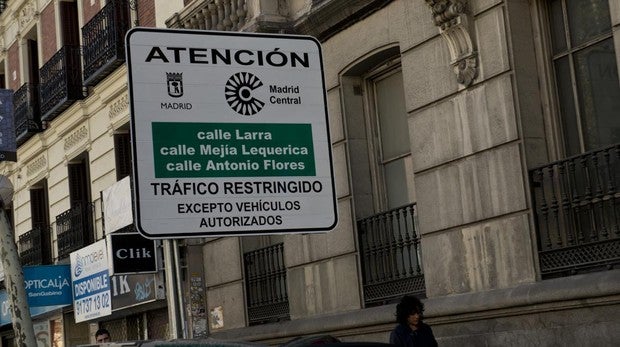 Los paneles sobre la ocupación de aparcamientos en Madrid Central empezarán a funcionar en octubre