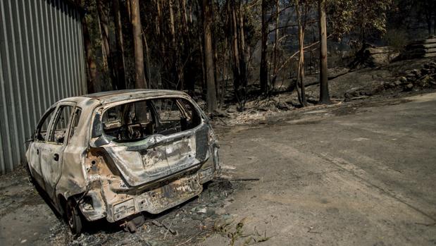 Riesgo extremo de incendio en Galicia, donde un fuego arrasa 350 hectáreas en Monforte