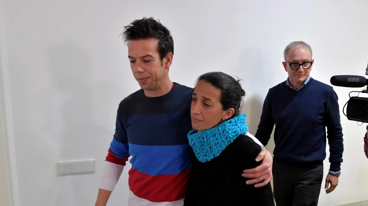 Ángel Cruzy Patricia Ramírez, los padres del niño Gabriel desaparecido en el paraje de las Horticuelas en Nijar (Almería)