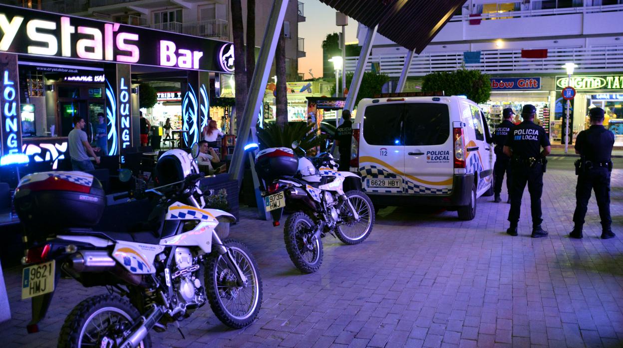 Los agentes vigilan en Punta Ballena