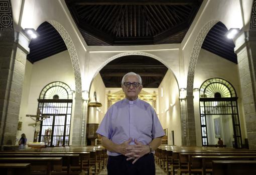 Santiago Pilar Martín, párroco de la iglesia de San Sebastián Mártir