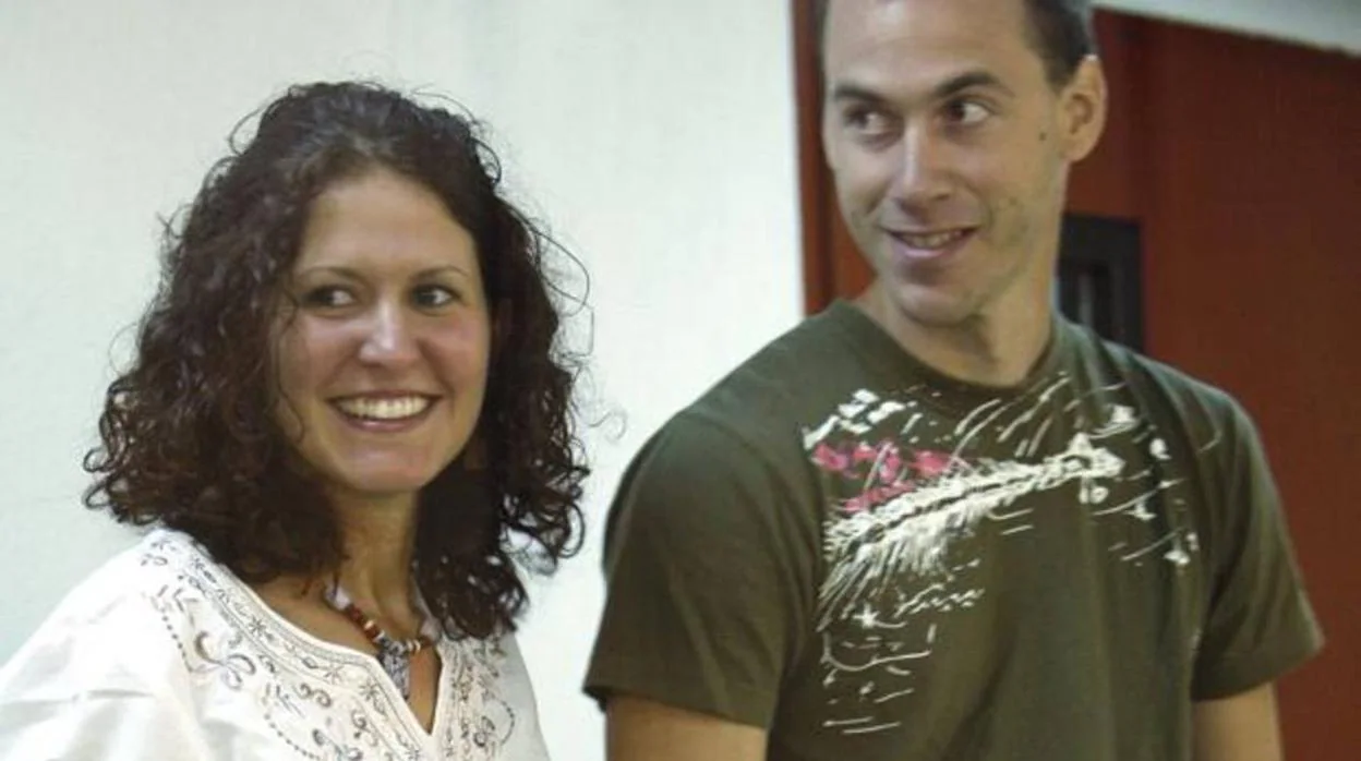 Imagen de archivo de los etarras Sara Majarenas y Mikel Orbegozo, detenidos el 17 de febrero de 2005 en una pensión de Valencia