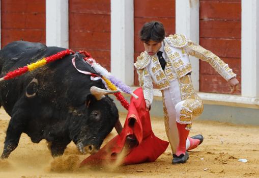 Marcos y Antonio Grande salen a hombros en el estreno la Feria de Valladolid