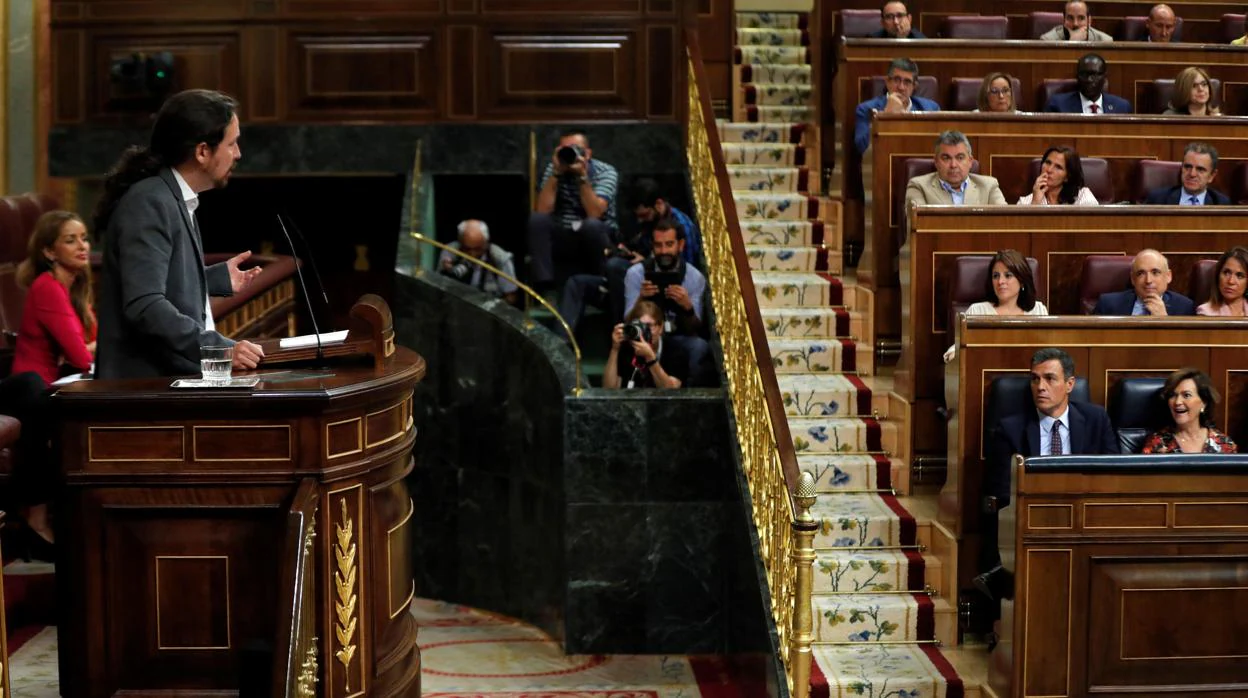 Imagen de Pablo Iglesias y Pedro Sánchez tomada este miércoles en el Congreso de los Diputados