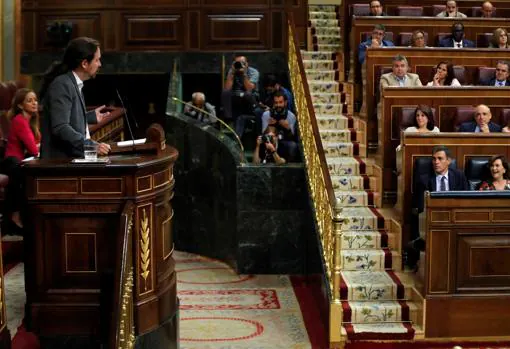 Imagen de Pablo Iglesias y Pedro Sánchez tomada este miércoles en el Congreso de los Diputados