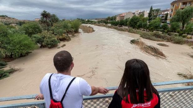 Máxima alerta por si el río Segura se desborda de madrugada por la DANA