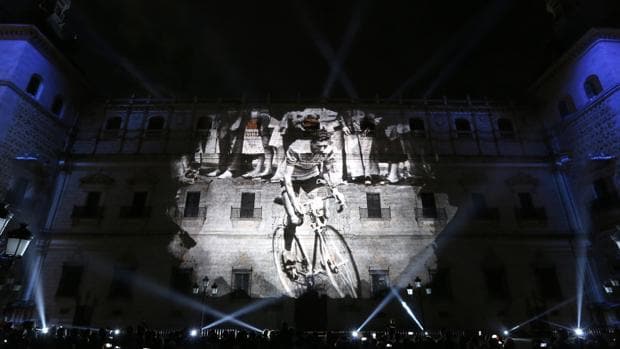 El espectáculo «Luz Toledo» llena la fachada del Alcázar de leyendas
