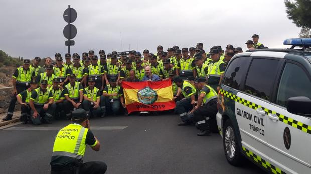 Homenaje de la Guardia Civil de Tráfico al compañero que quedó parapléjico tras un atraco en Yuncos