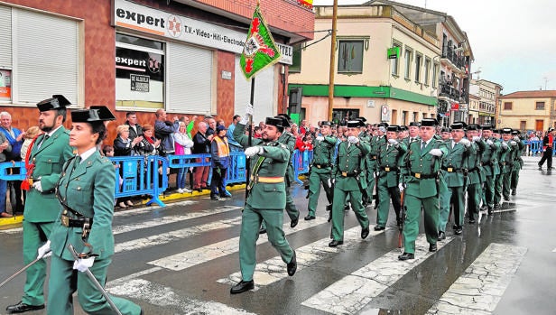 Rinden un emotivo homenaje a la Guardia Civil en Consuegra