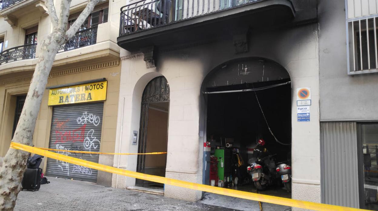 Los técnicos municipales valoran a estas horas si se debe apuntalar el edificio