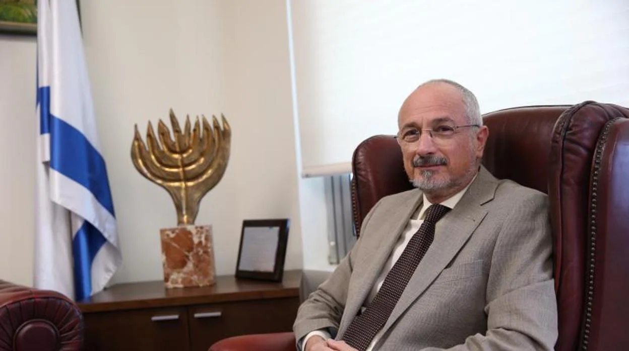 Daniel Kutner, en su despacho de la embajada de Israel
