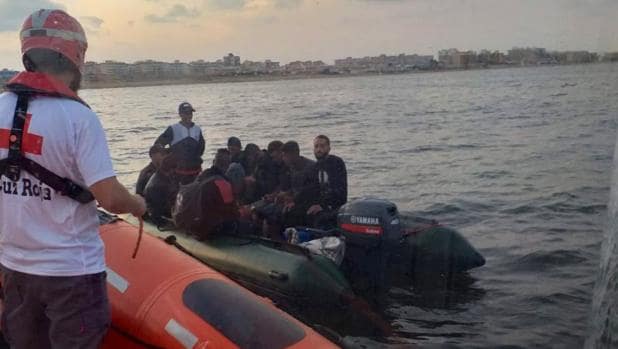 Interceptan una patera con 10 inmigrantes frente a las costas de Torrevieja