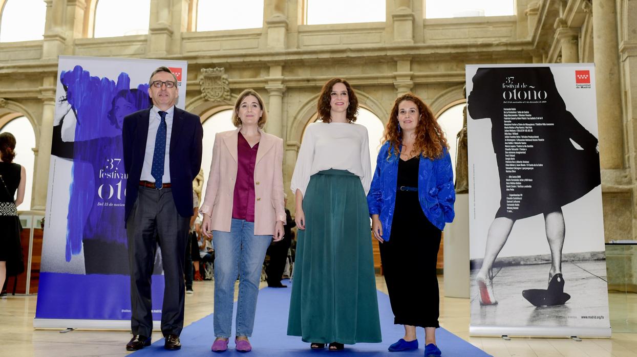 De izq. a dcha., el director adjunto del Prado, Andrés Úbeda; la consejera de Cultura, Marta Rivera; la presidenta Ayuso, junto ; y la directora artística del Festival, Carlota Ferrer