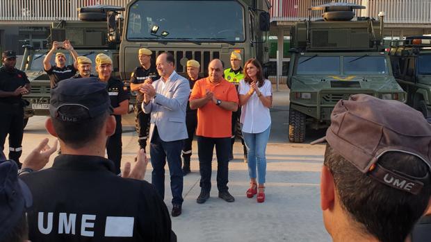 Los alumnos de un colegio inundado en Orihuela agradecen a la UME su trabajo con un baile