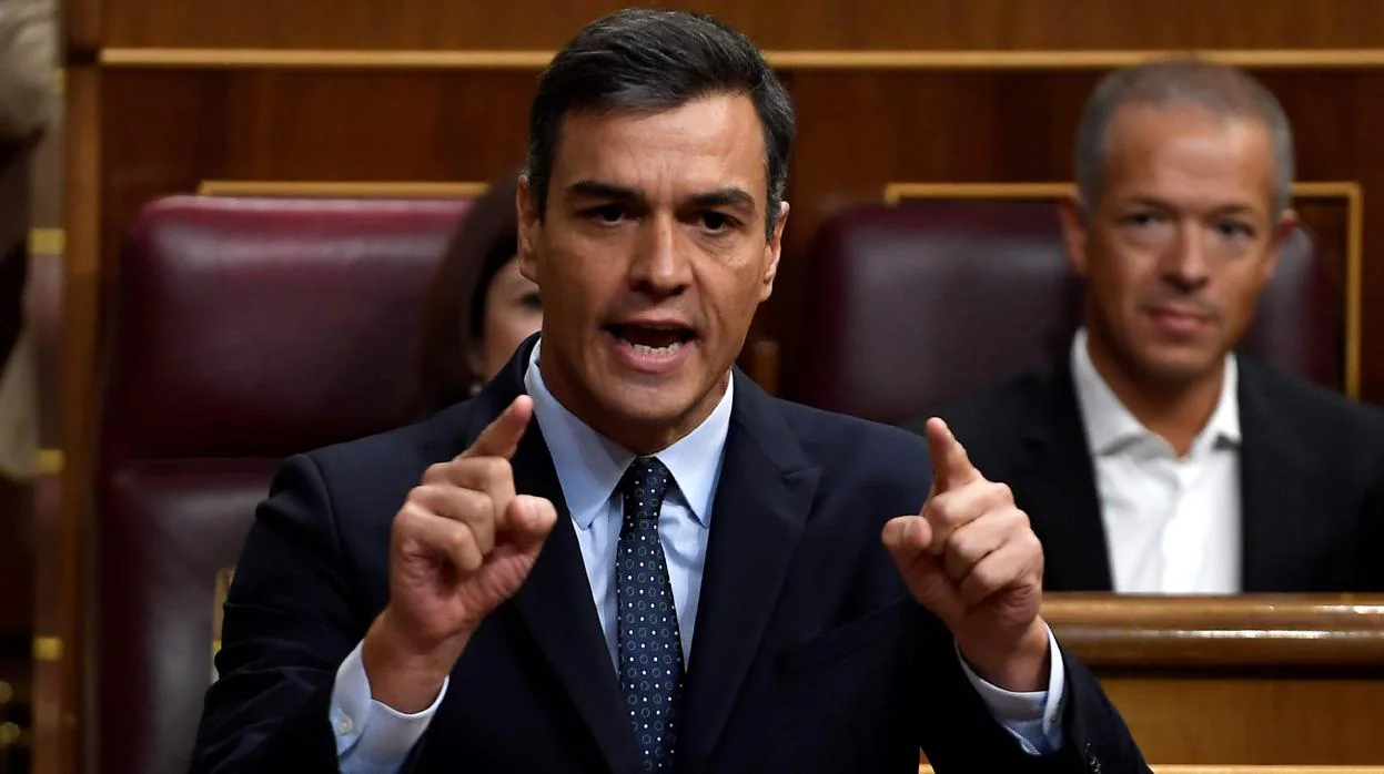 El presidente del Gobierno en funciones, Pedro Sánchez, culpando a la oposición del bloqueo político