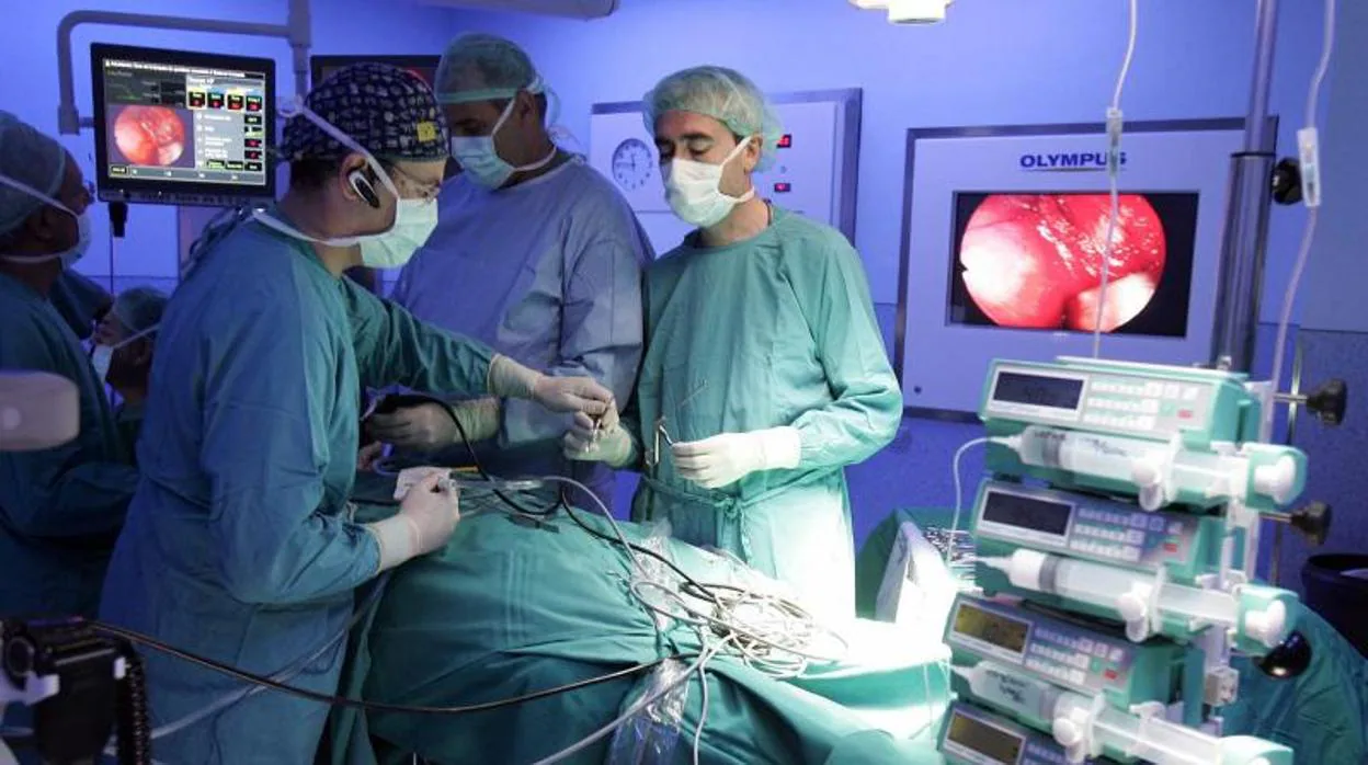 Una intervención quirúrgica en el Hospital Provincial de Castellón
