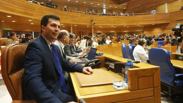 Debate de la autonomía: La oposición ve el discurso de Feijóo «agotado» y lo sitúa como el último al mando de la Xunta
