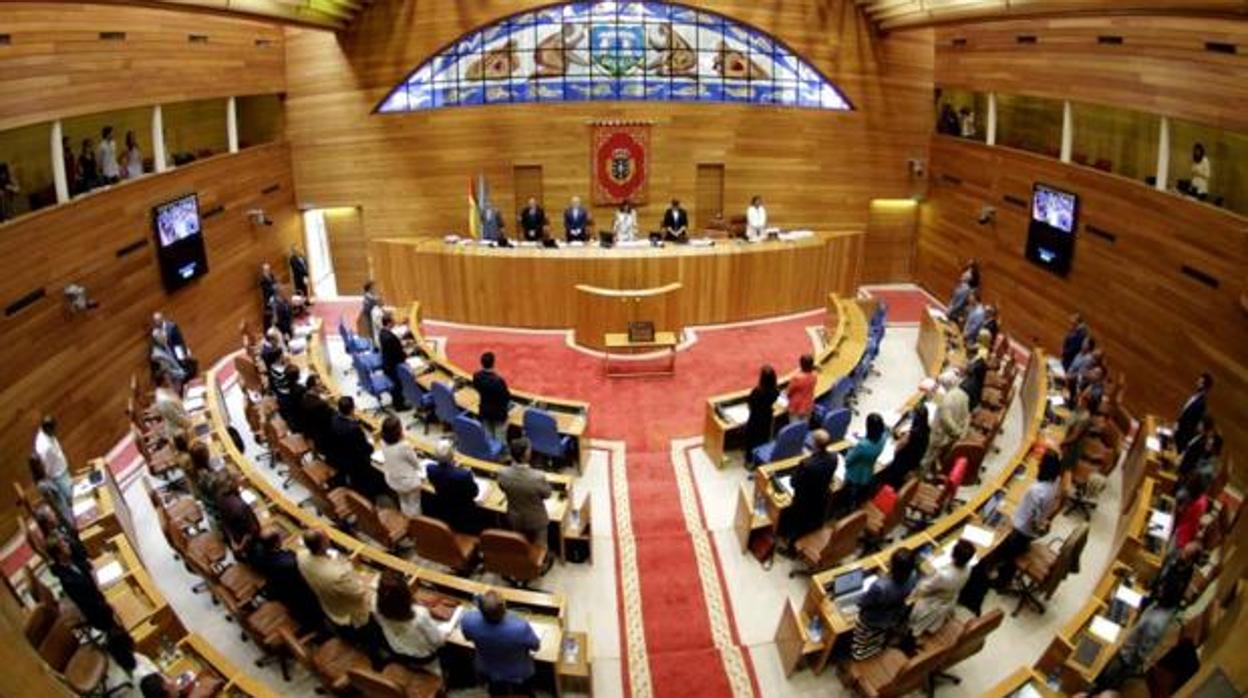 Diputados en el Hemiciclo del Pazo do Hórreo