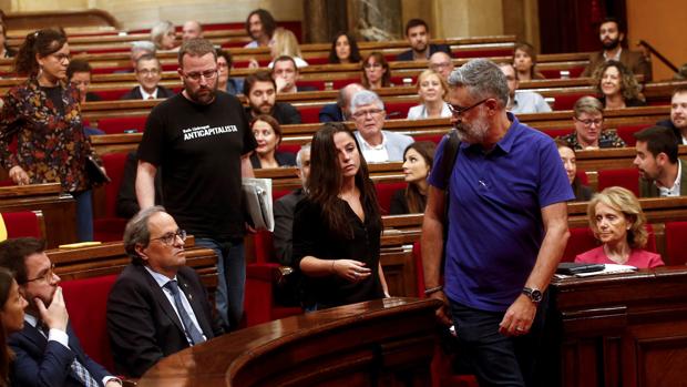 El Parlamento catalán retorna a la desobediencia y el Gobierno impugnará sus acuerdos