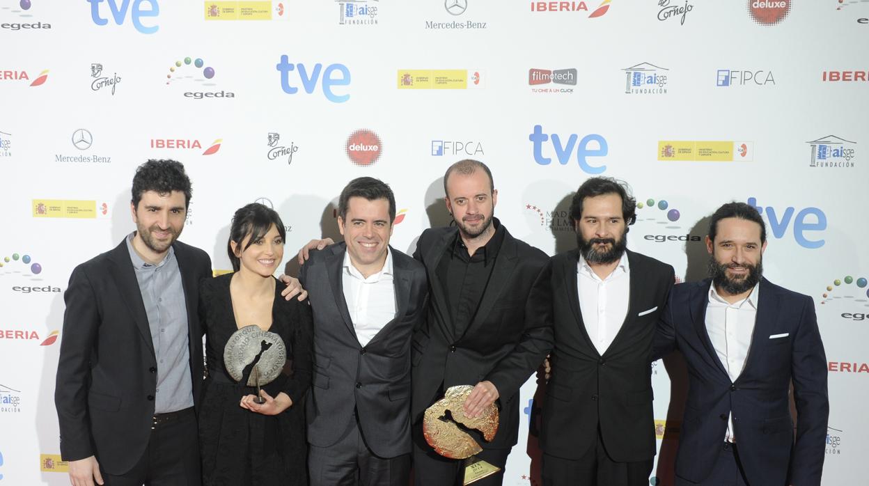 Ganadores del premio a la mejor película, «La herida», en los premios Forqué, en Madrid en el año 2014