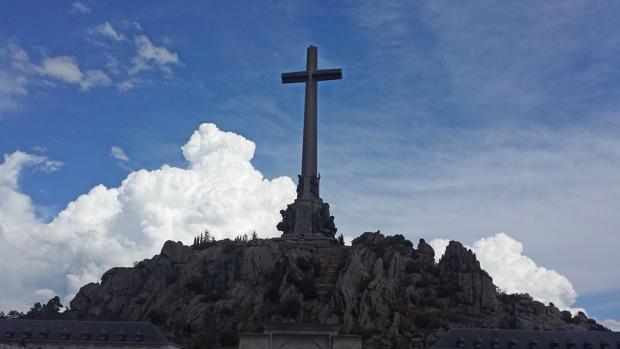 «Hay que vaciar el Valle de los Caídos y dinamitarlo»