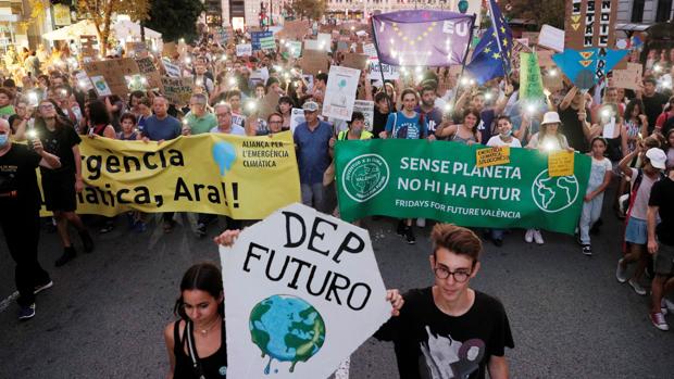 Llamada de emergencia de miles de personas en Valencia ante la destrucción del Planeta