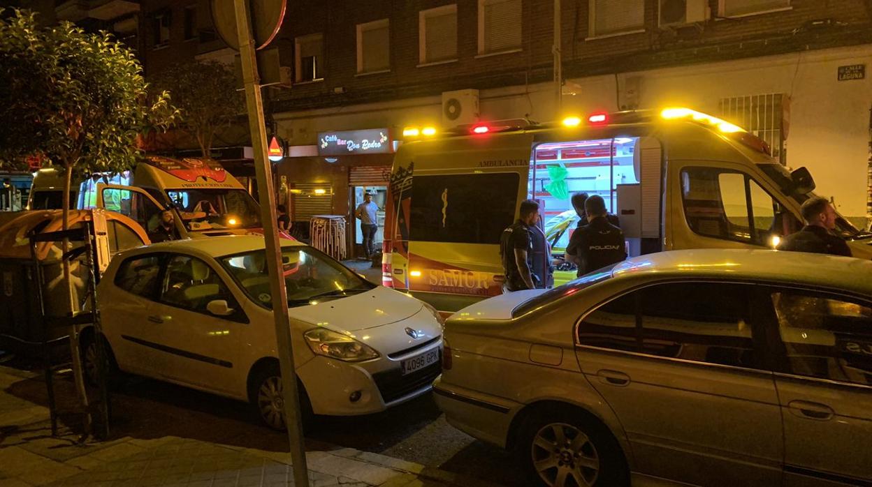 El Samur en la intervención de la calle de la Laguna