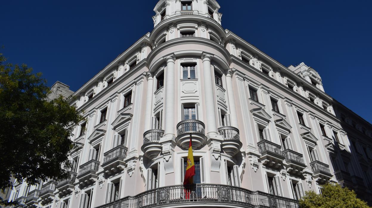 Fachada de a antigua sede del Banco Urquijo