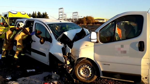 Un muerto y siete heridos graves en un choque entre dos furgonetas en Zaragoza, en la N-232