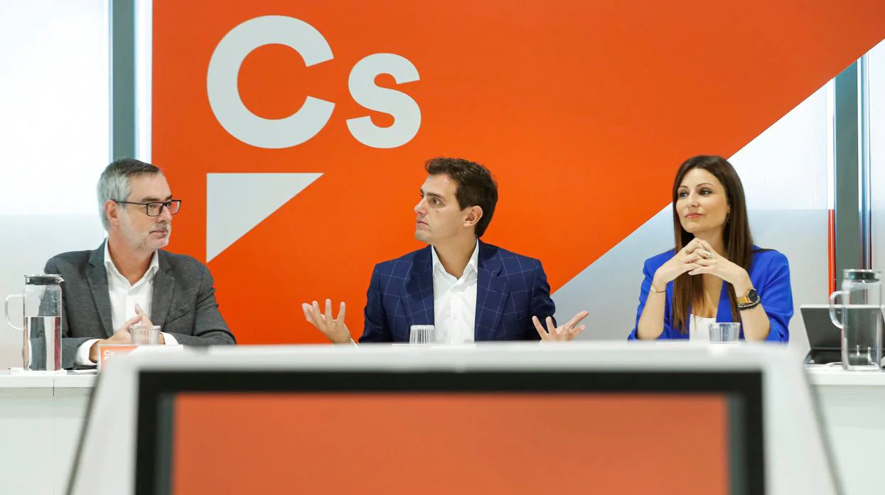Villegas, Rivera y Roldán, al inicio de la reunión del Comité Ejecutivo nacional de Ciudadanos