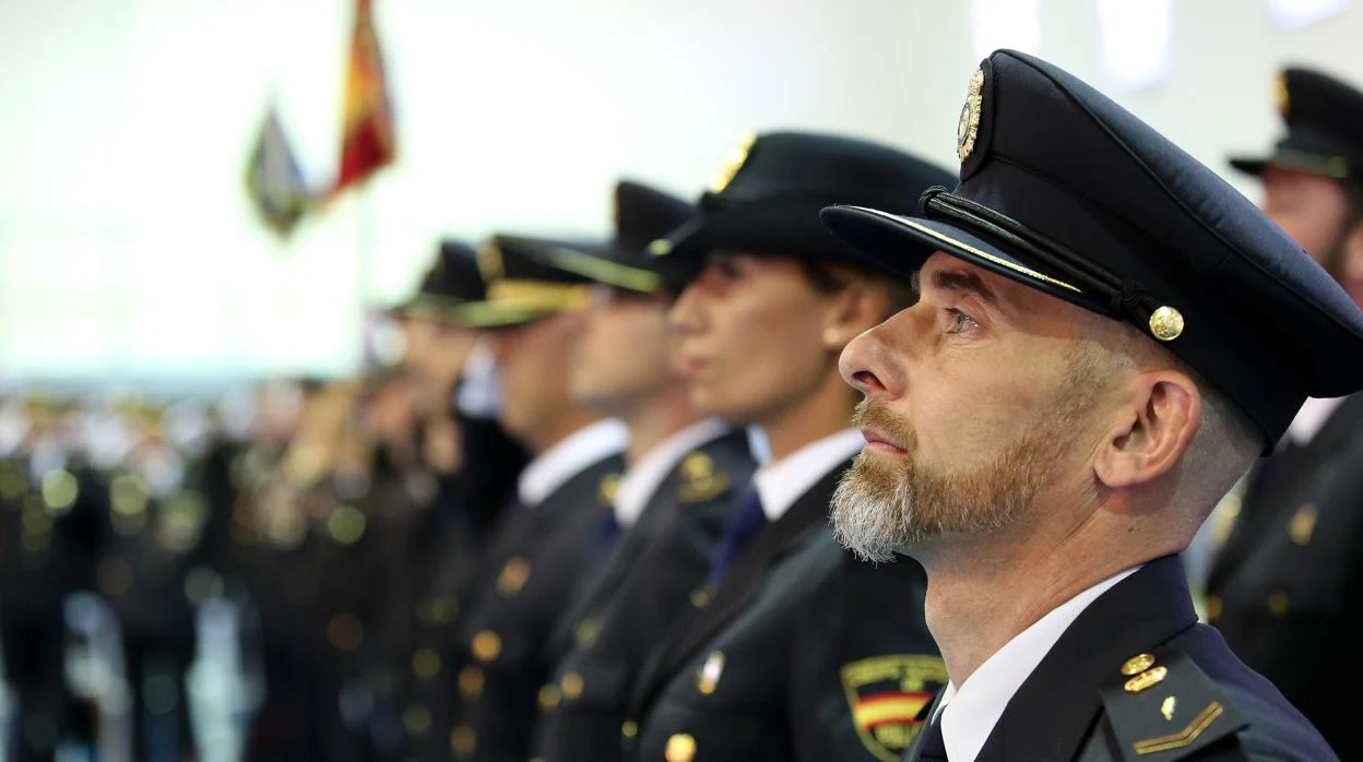 GORRA DE PLATO POLICIA NACIONAL, ESCALA BASICA