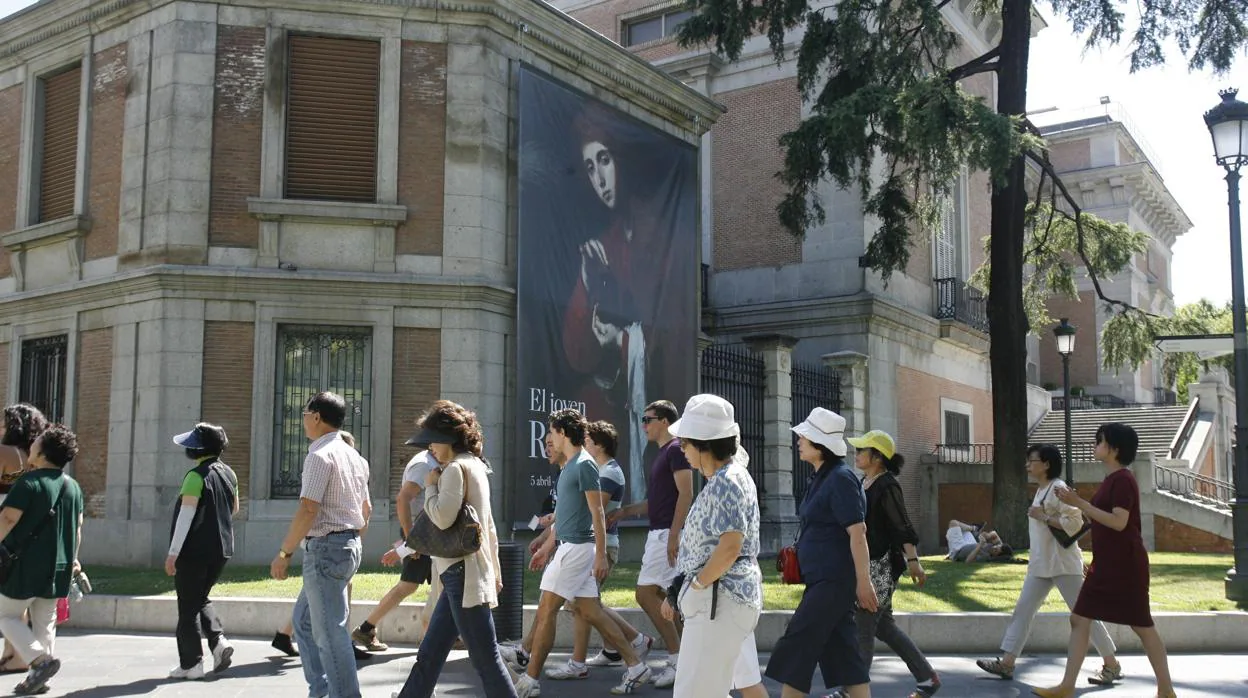 Turistas japoneses en el Museo del Prado