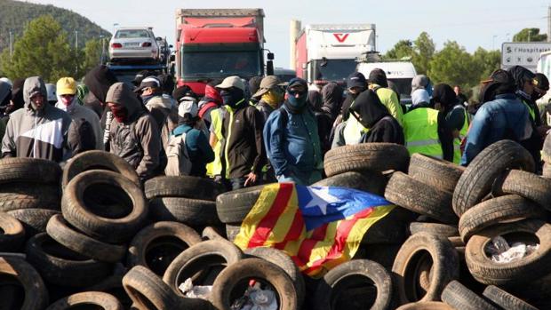 El independentismo exaltado planea el «bloqueo» de Cataluña tras la sentencia