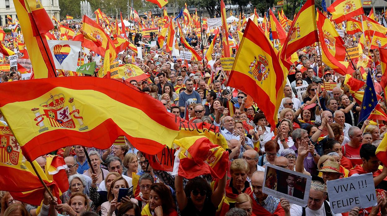 Manifestación por la unidad de España en Barcelona, durante el Día de la Hispanidad de 2018