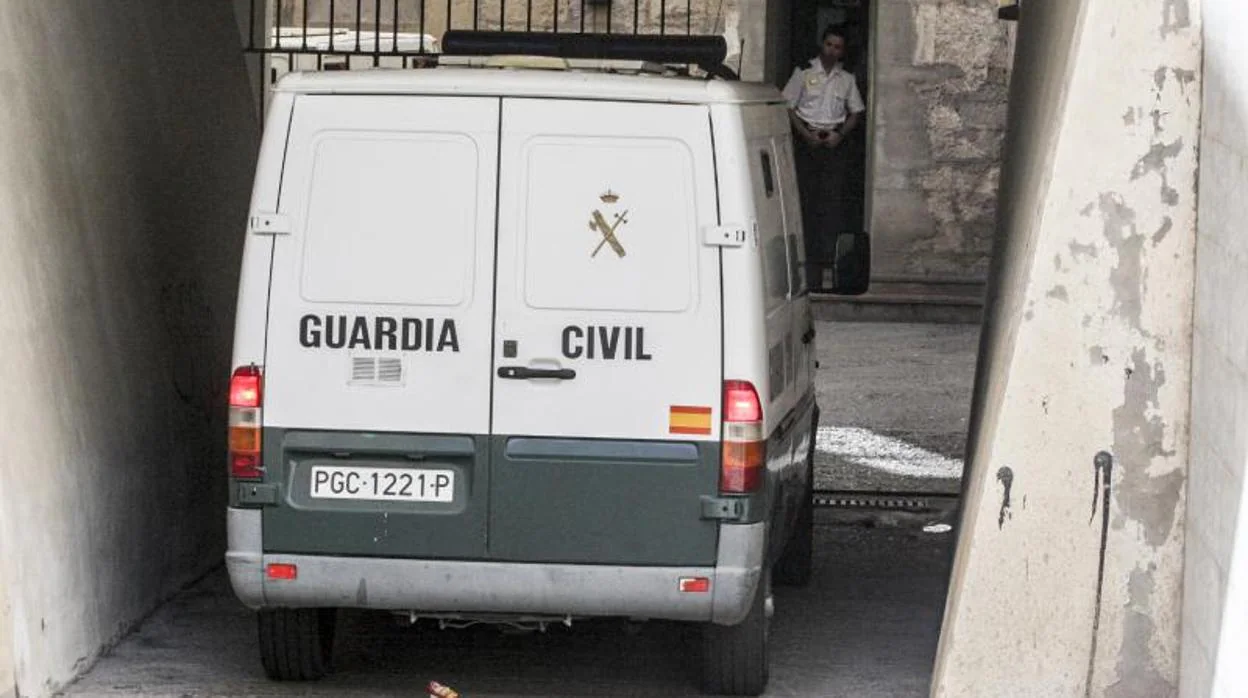 Un vehículo de la Guardia Civil en Alicante