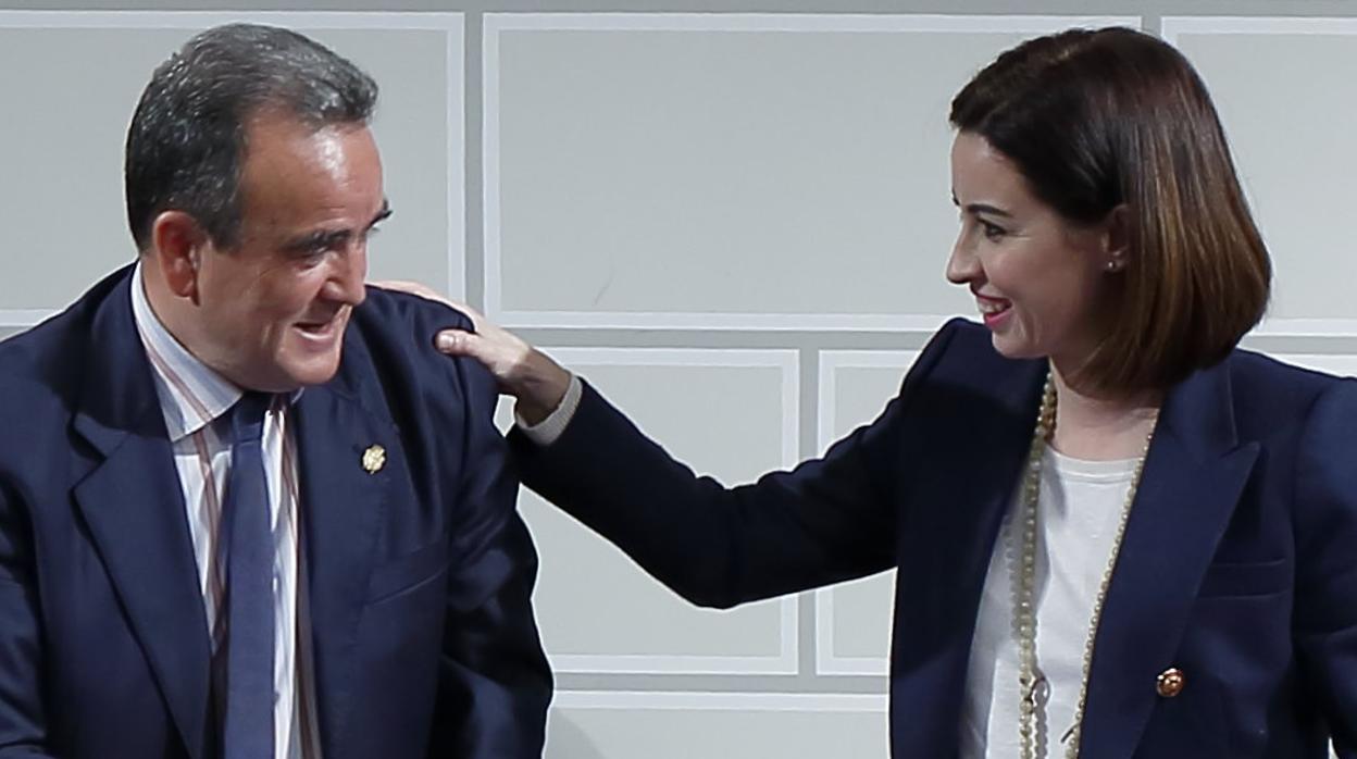 El presidente de la DPZ, Juan Antonio Sánchez Quero, junto a su vicepresidenta, Teresa Ladrero