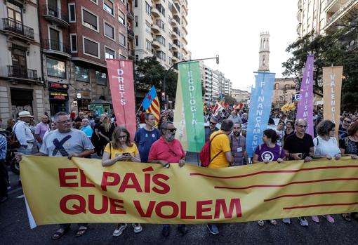 La televisión pública valenciana corta el himno de España en la emisión en directo de la fiesta autonómica