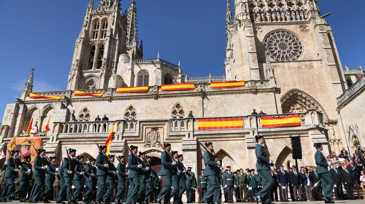 Acto Institucional en honor a la Patrona del Cuerpo de la Guardia Civil, la Virgen del Pilar, con una Parada Militar y posterior desfile