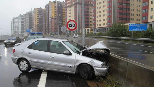 Accidentado lunes en las carreteras gallegas en medio de fuertes lluvias